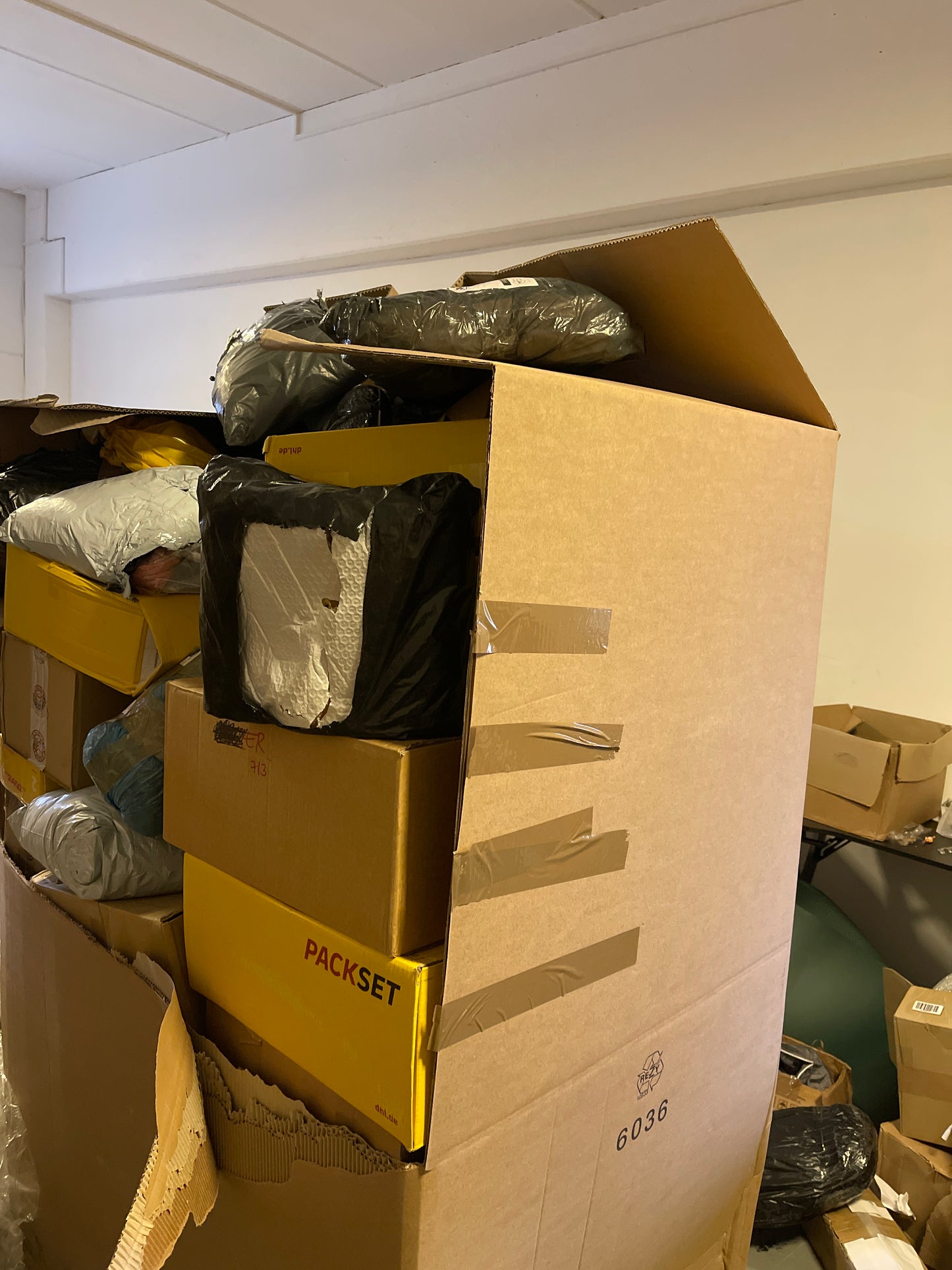 DHL Premium Retouren ungeprüft direkt aus der Palette kilopreis